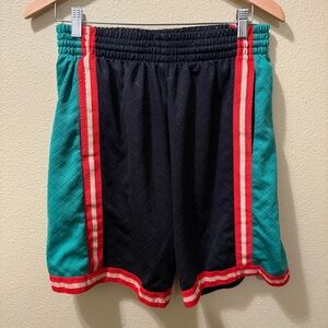 Men’s Medium Hardwood Classics Mitchell & Ness NBA Swingman 1996 Athletic Shorts